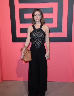 photos Adelaide Kane