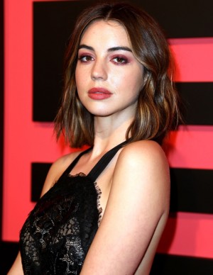 photos Adelaide Kane