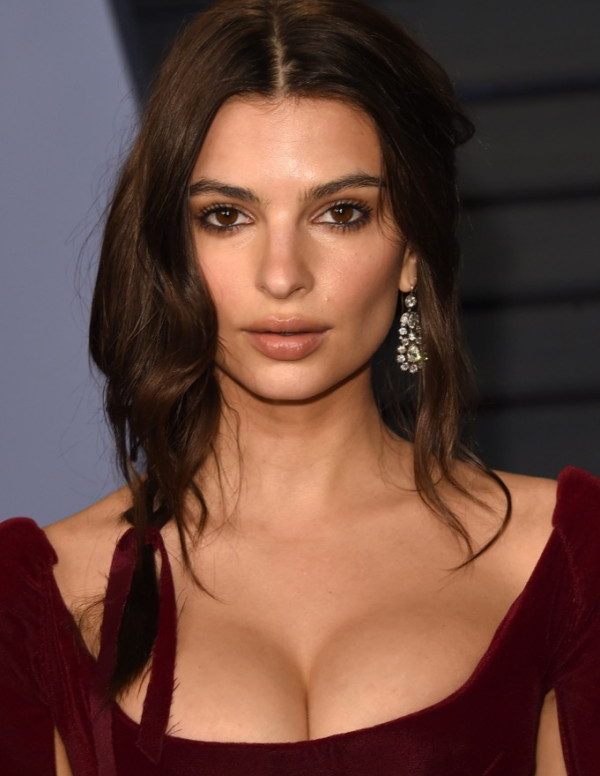 [OSCARS 2018] Emily Ratajkowski fait rougir Beverly Hills