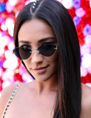 photos Shay Mitchell