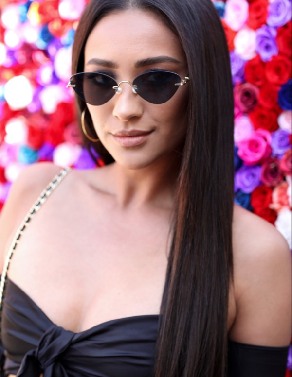 Shay Mitchell au REVOLVE festival au Coachella 2018