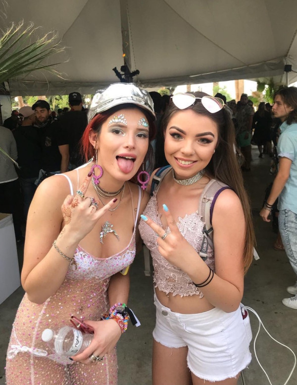Bella Thorne - Une soirée de fun à Coachella