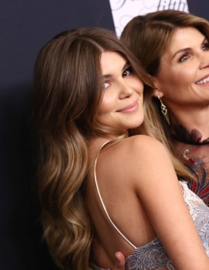 photos Lori Loughlin