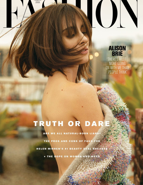 Alison Brie dans Fashion Magazine août 2018 