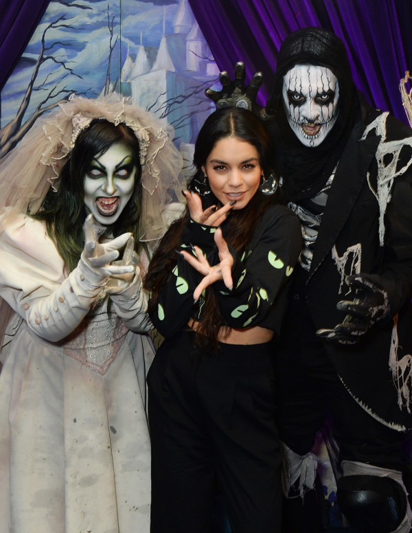 Vanessa Hudgens au Knott's Scary Farm in Buena Park