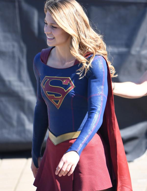 Melissa Benoist & Chyler Leigh sur le tournage de Supergirl à Vancouver 