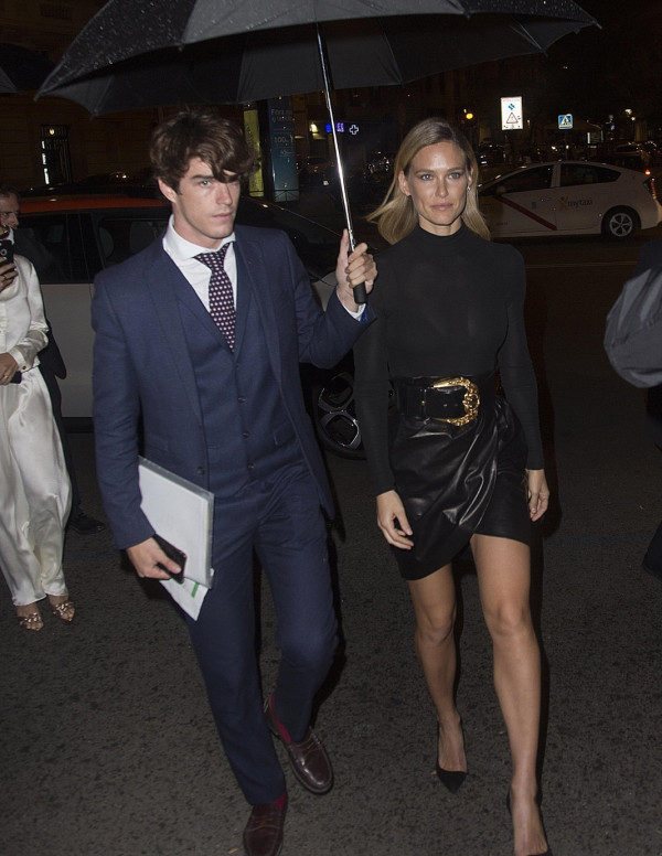 Bar Refaeli à l'extérieur du Cosmopolitan Awards à Madrid