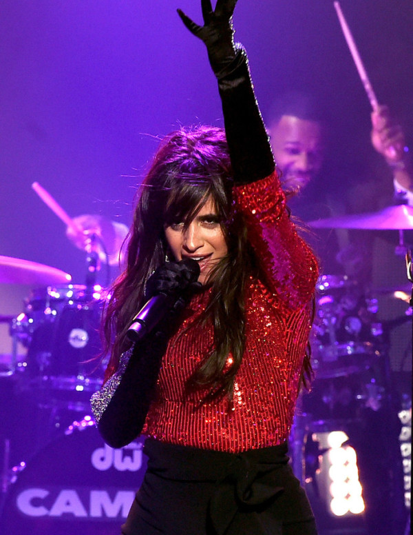 Camila Cabello en concert du nouvel an au Dick Clark à Los Angeles