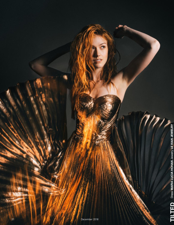 Katherine McNamara dans le magazine Tilted Style