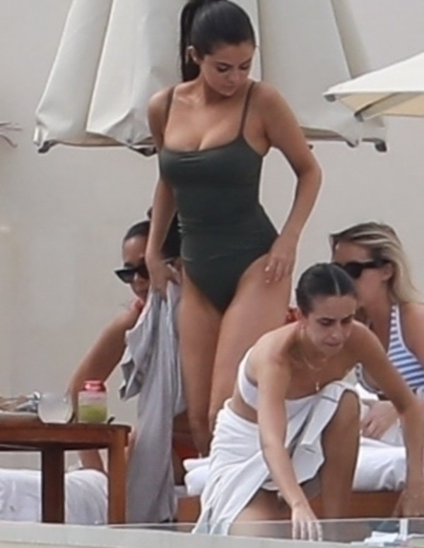 Selena Gomez sur la plage de Cabo San Lucas au Mexique