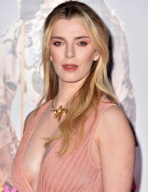 photos Betty Gilpin