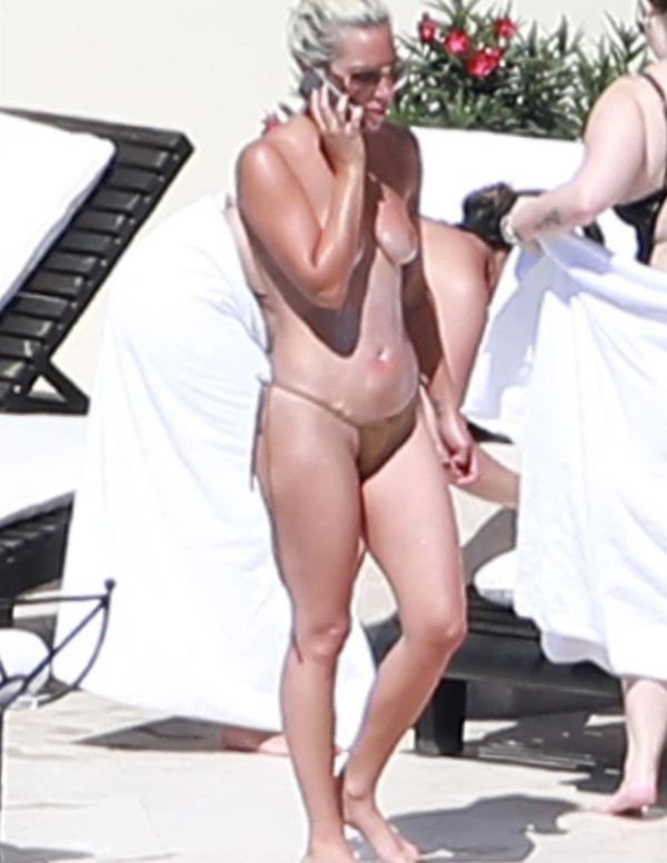 Lady Gaga topless à Mexico