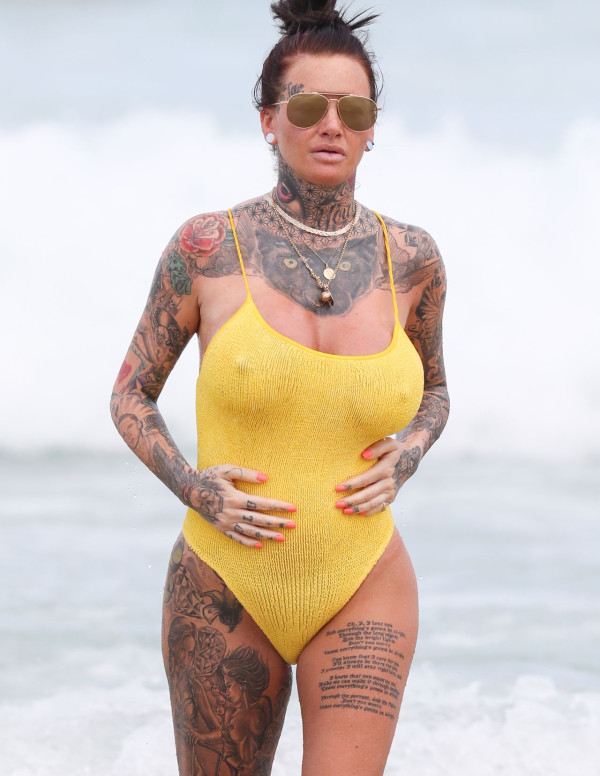 Jemma Lucy sur les plages de Sydney
