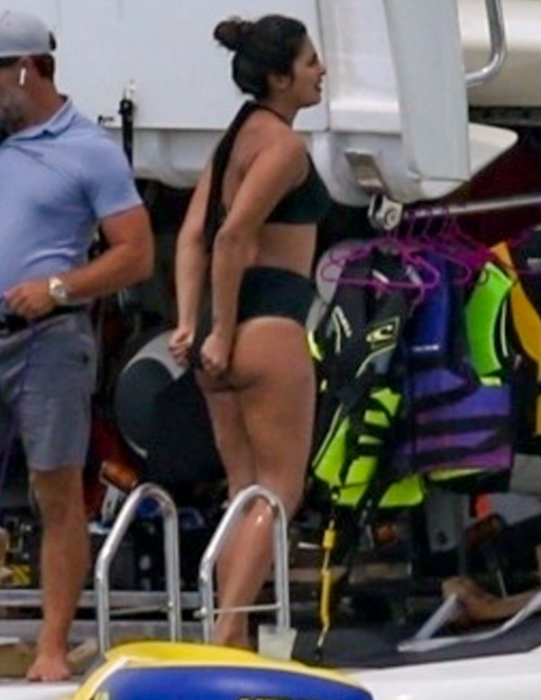 Priyanka Chopra en vacances avec Sophie Turner à Miami