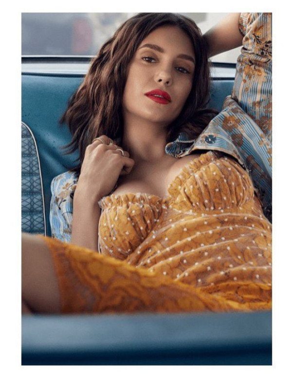 Nina Dobrev dans Story + Rain Magazine, Avril 2019