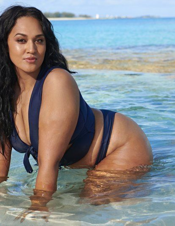Veronica Pomee dans Sports Illustrated Swimsuit 2019