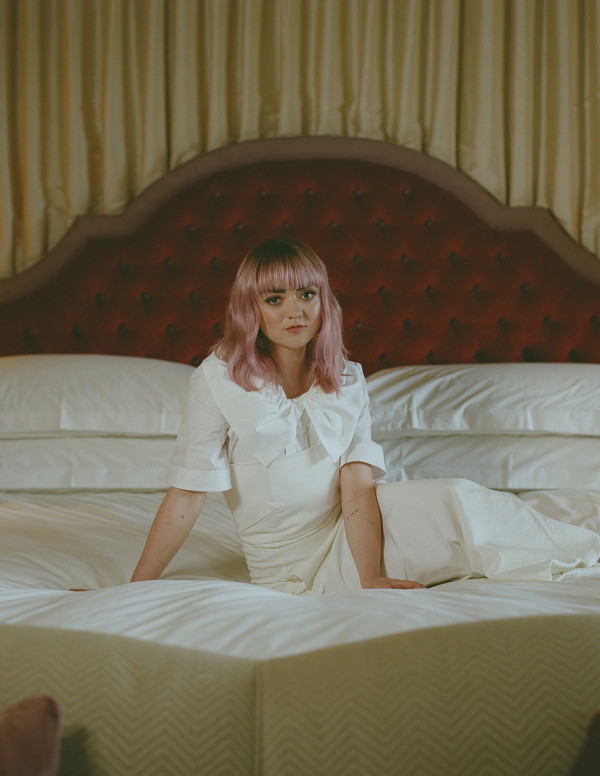 Shooting Maisie Williams pour la marque SSENSE
