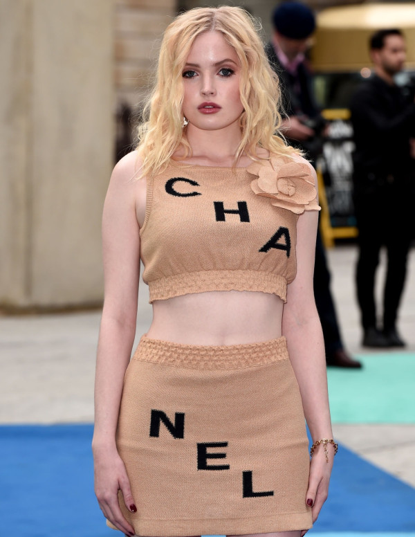 Ellie Bamber au Royal Academy Of Arts