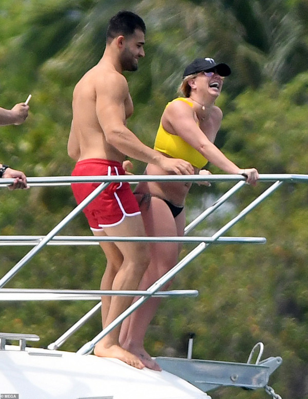 Britney Spears sur un Yacht à Miami