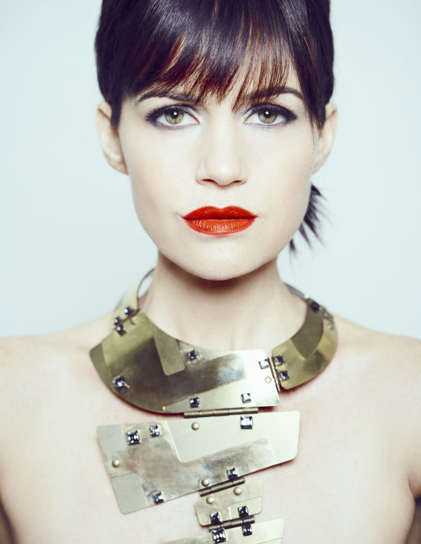 Carla Gugino dans 1883 Magazine, UK 2019