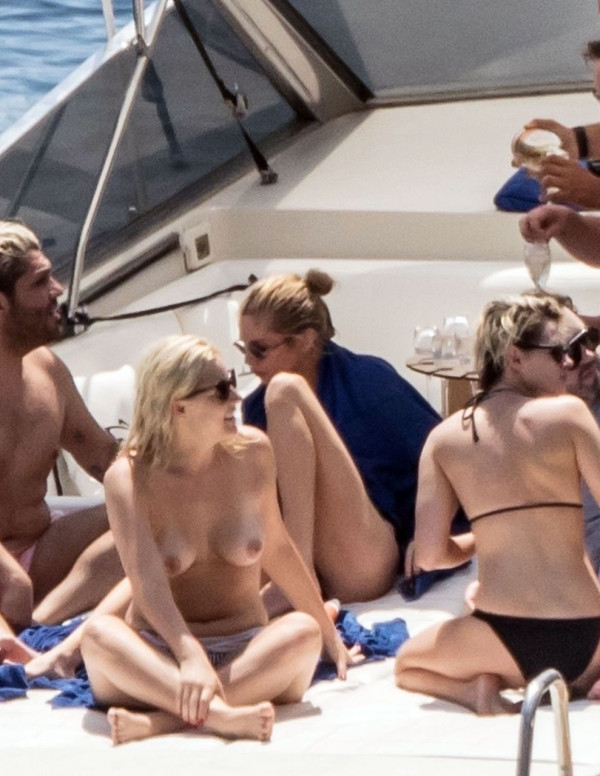 Kristen Stewart topless en Italie