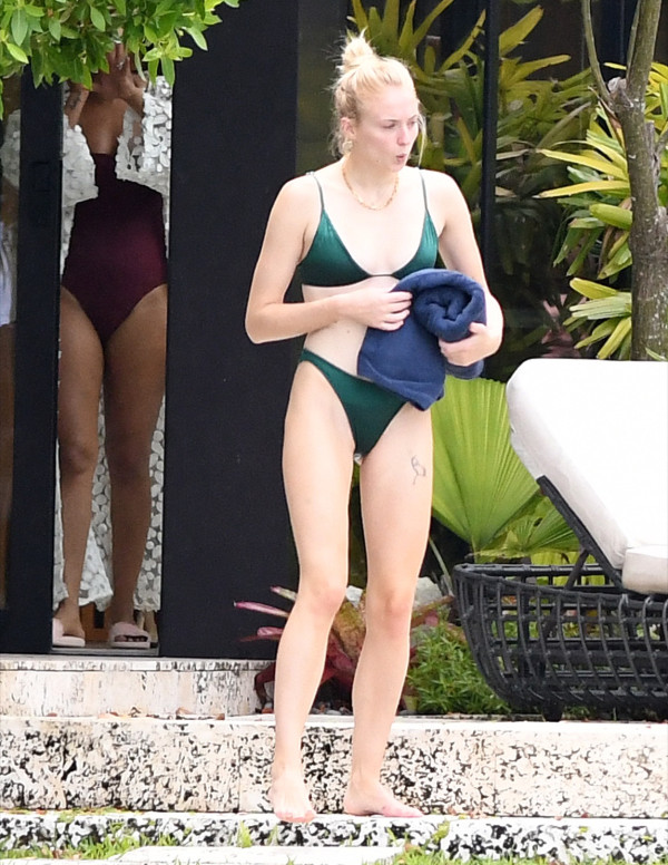 Sophie Turner et Priyanka Chopra en vacances à Miami
