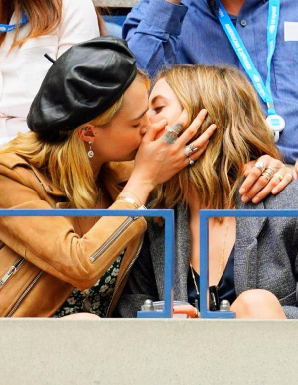 Ashley Benson et Cara Delevingne s'embrassent en public à l'US Open