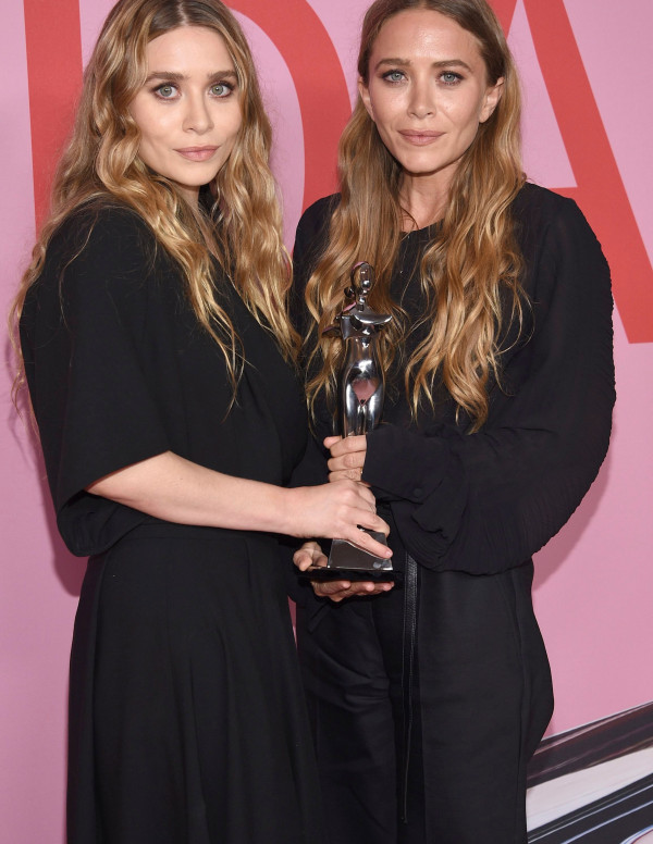 Mary-Kate Olsen & Ashley Olsen au CFDA Fashion Awards à New York
