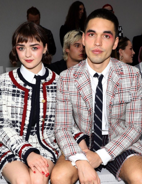 Maisie Williams au défilé Thom Browne lors de la Paris Fashion Week