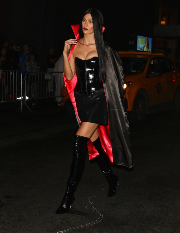 Karlie Kloss à la traditionnelle soirée Halloween organisée par Heidi Klum