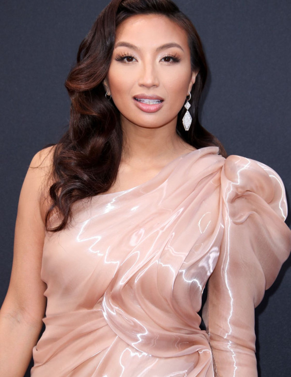 Jeannie Mai à Santa Monica pour les People’s Choice Awards