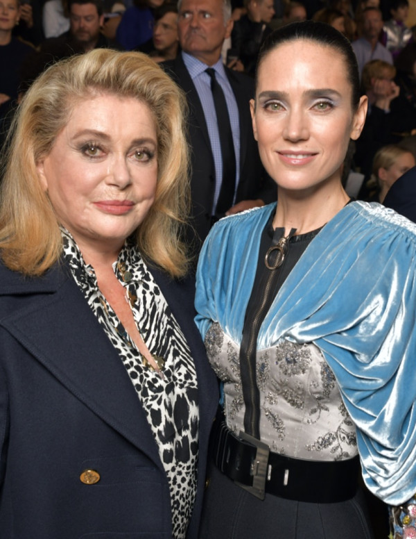 Jennifer Connelly au défilé Louis Vuitton à la Paris Fashion Week