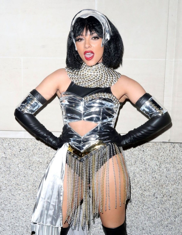 Jade Thirlwall en soirée déguisée à Londres
