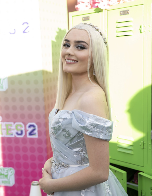 Meg Donnelly aux Walt Disney Studios pour la première de Zombies 2