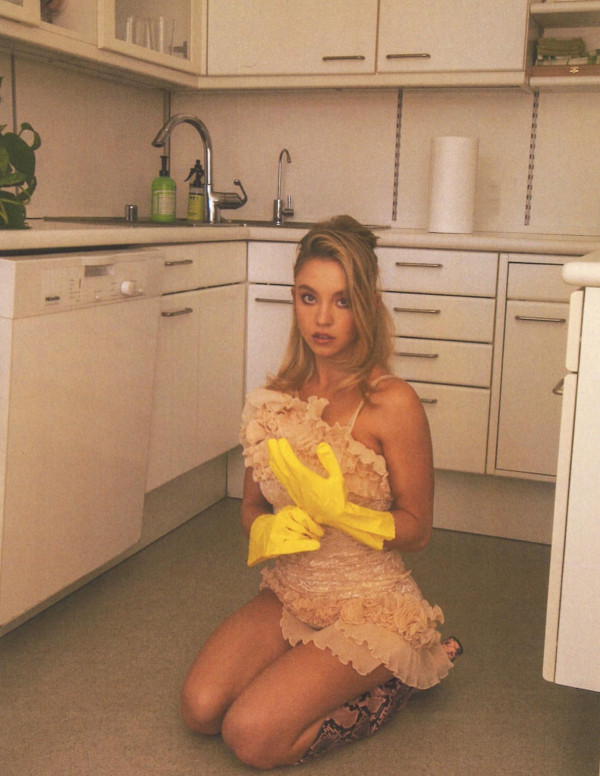 Shooting Sydney Sweeney fait le ménage sexy
