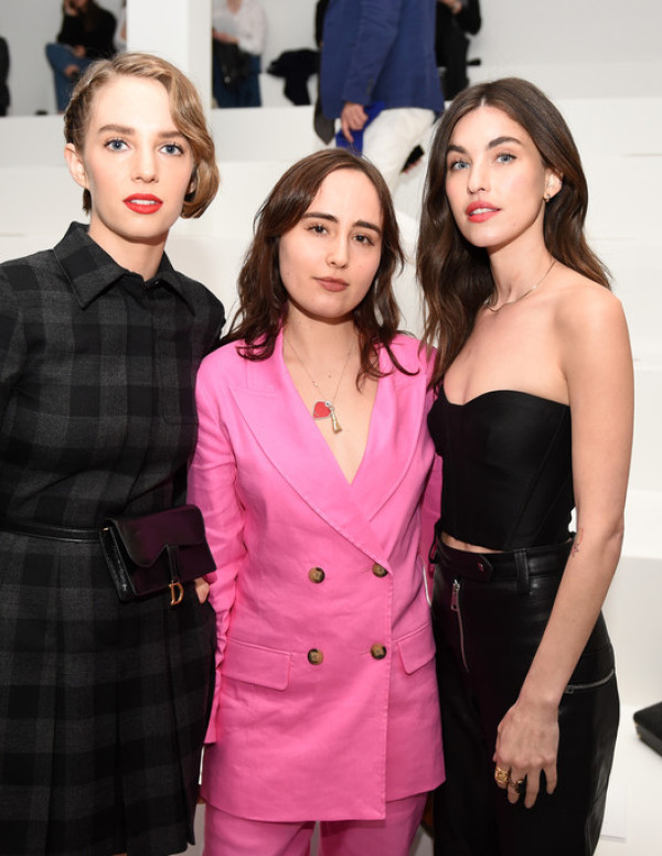 Rainey Qualley au défilé Dior à la Paris Fashion Week