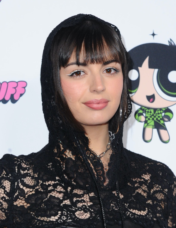 Rebecca Black au défilé Christian Cowan & Powerpuff Girls Runway à Los Angeles