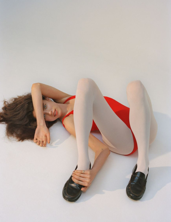 Margaret Qualley dans Hunger magazine, Avril 2020