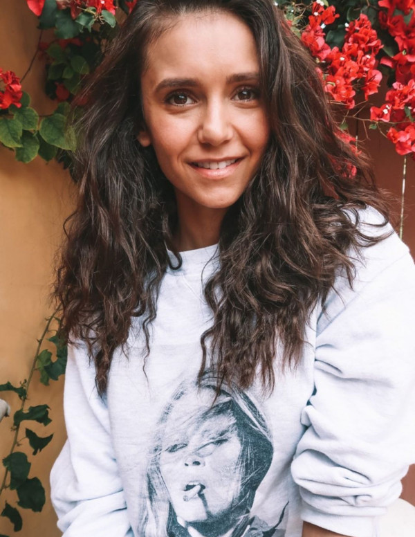 Nina Dobrev dans Allure Magazine, Juin / Juillet 2020