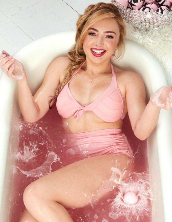 Shooting Peyton Roi List pour sa marque de bain moussant