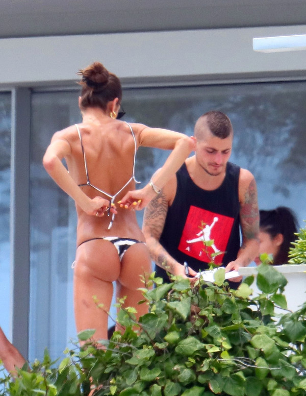 Izabel Goulart sexy à Saint Tropez