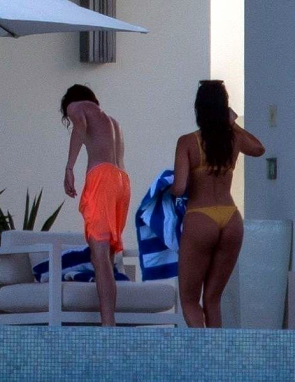 Eiza Gonzalez sexy en vacances à Cabo San Lucas