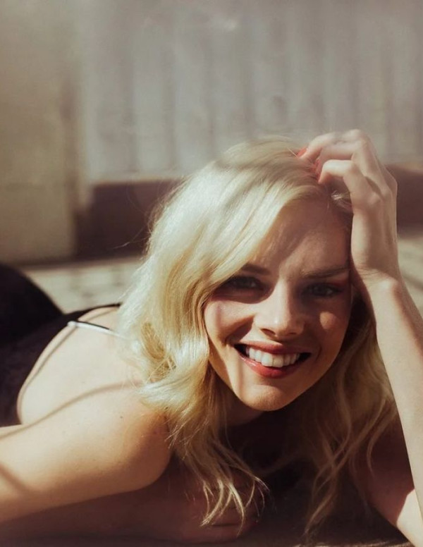Shooting Samara Weaving pour InStyle, 2020