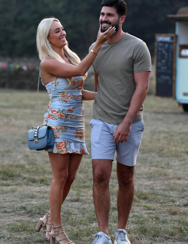Amber Turner en tournage pour la série The Only Way Is Essex