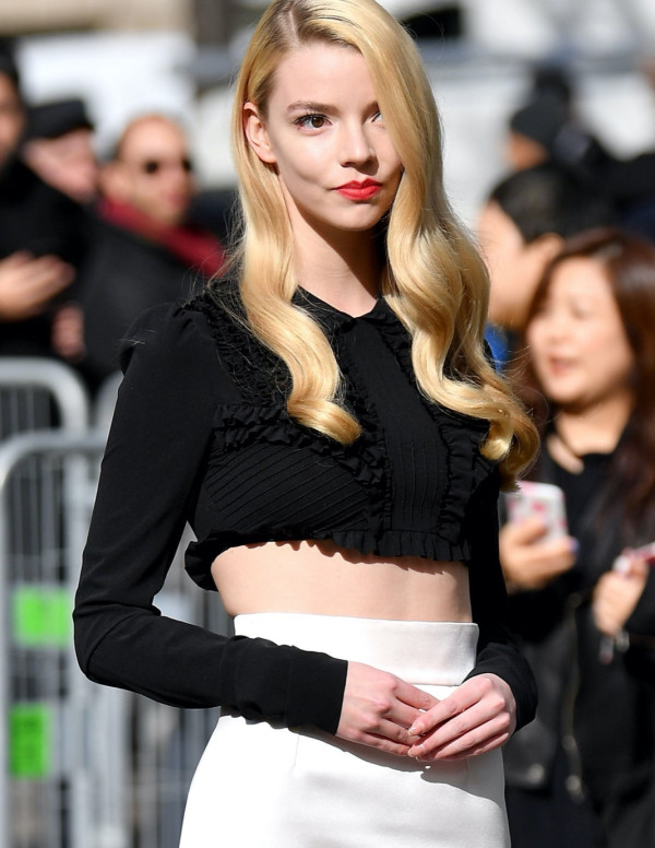 Anya Taylor Joy au défilé Miu Miu à la Paris Fashion Week