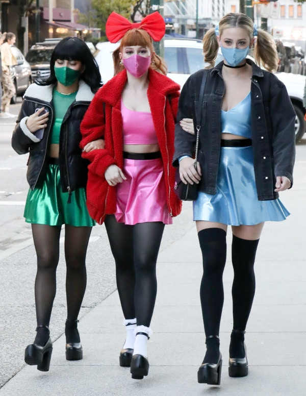 Camila Mendes, Madelaine Petsch et Lili Reinhart soirée halloween à Vancouver