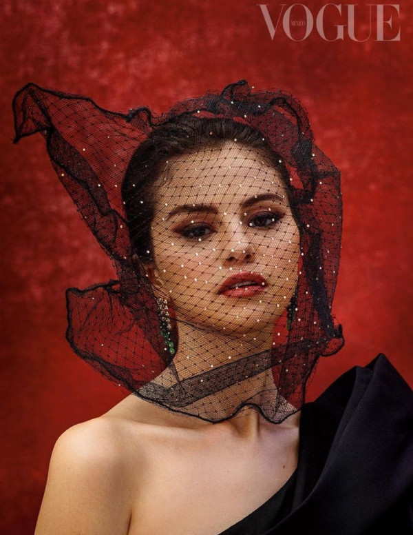 Selena Gomez dans Vogue Magazine (Mexico) - Décember 2020