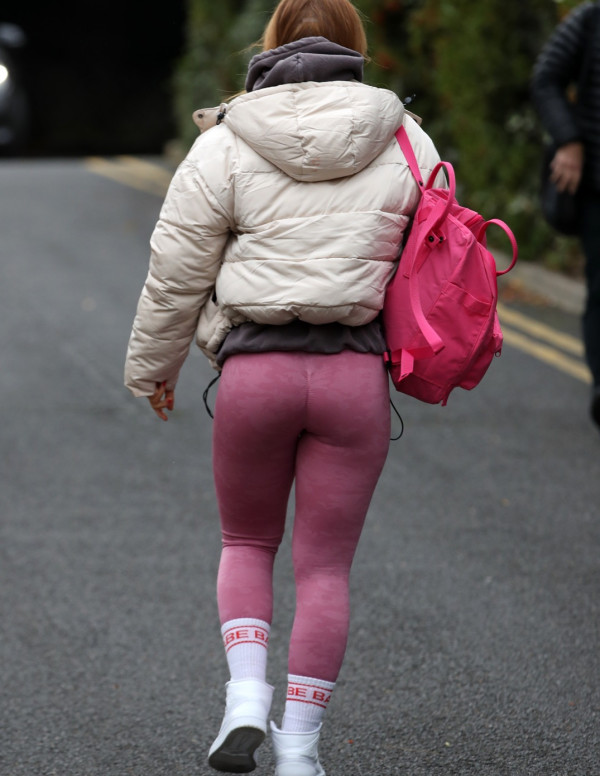 Maisie Smith en legging à Londres 
