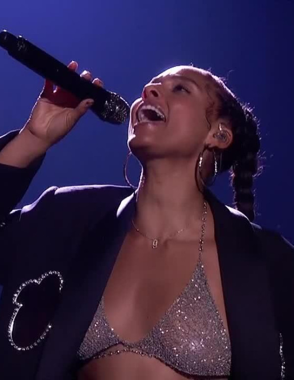 Alicia Keys en concert à New York pour le nouvel an
