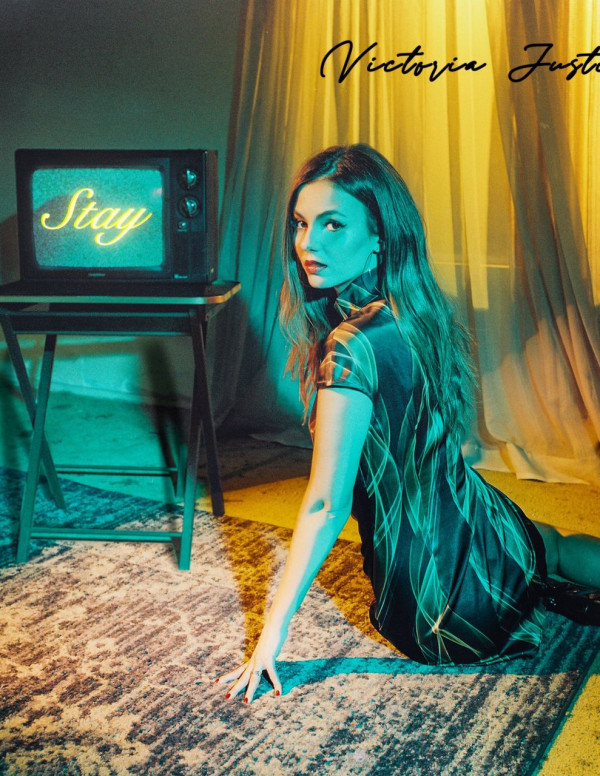 Victoria Justice dans son nouveau clip Stay